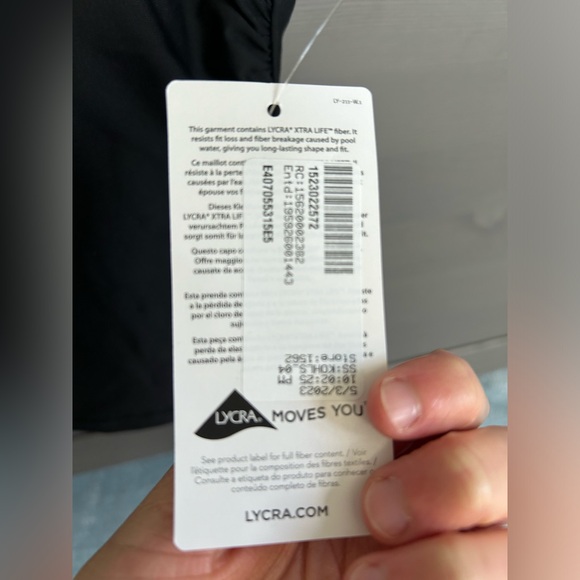 NWT Lands End Black Scoop Shoulder Midkini Swimsuit Top - Picture 7 of 7